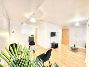 Lovely 2 - bedroom condo in Manchester City centre